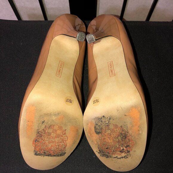 VINCE CAMUTO CARAMEL BROWN PUMPS SIZE 7B/37 - Picture 2 of 3